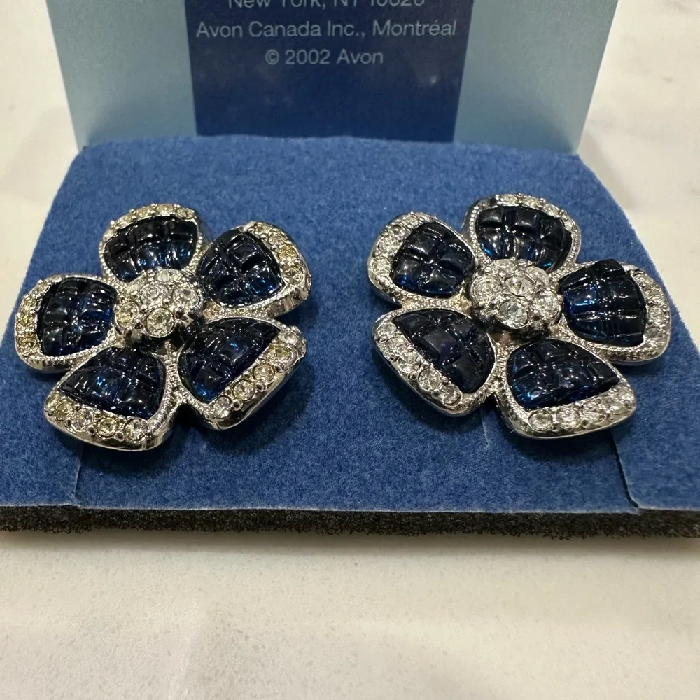 SAPPHIRE AND CLEAR COLOR SPARKLE FLOWER EARRINGS-pierced - Picture 9 of 12